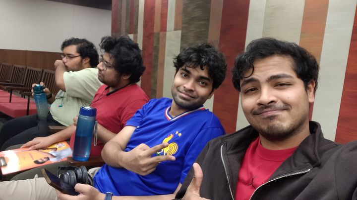 Chillin with Kakdi(Ishan Kakodkar) at IIMA moments before Major's Midnight Sports Quiz in 2025