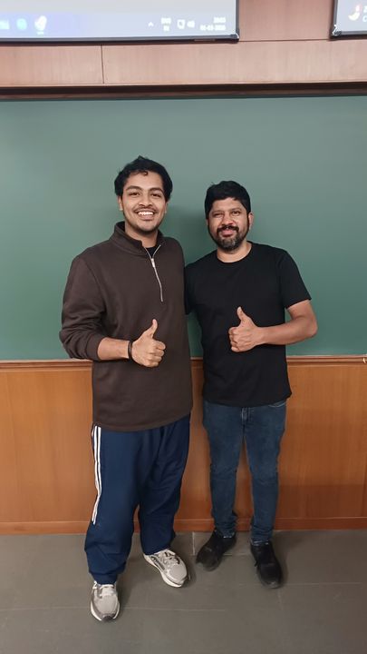 Mandatory thumbs up photo with Major - IIMA Quizfest 2025