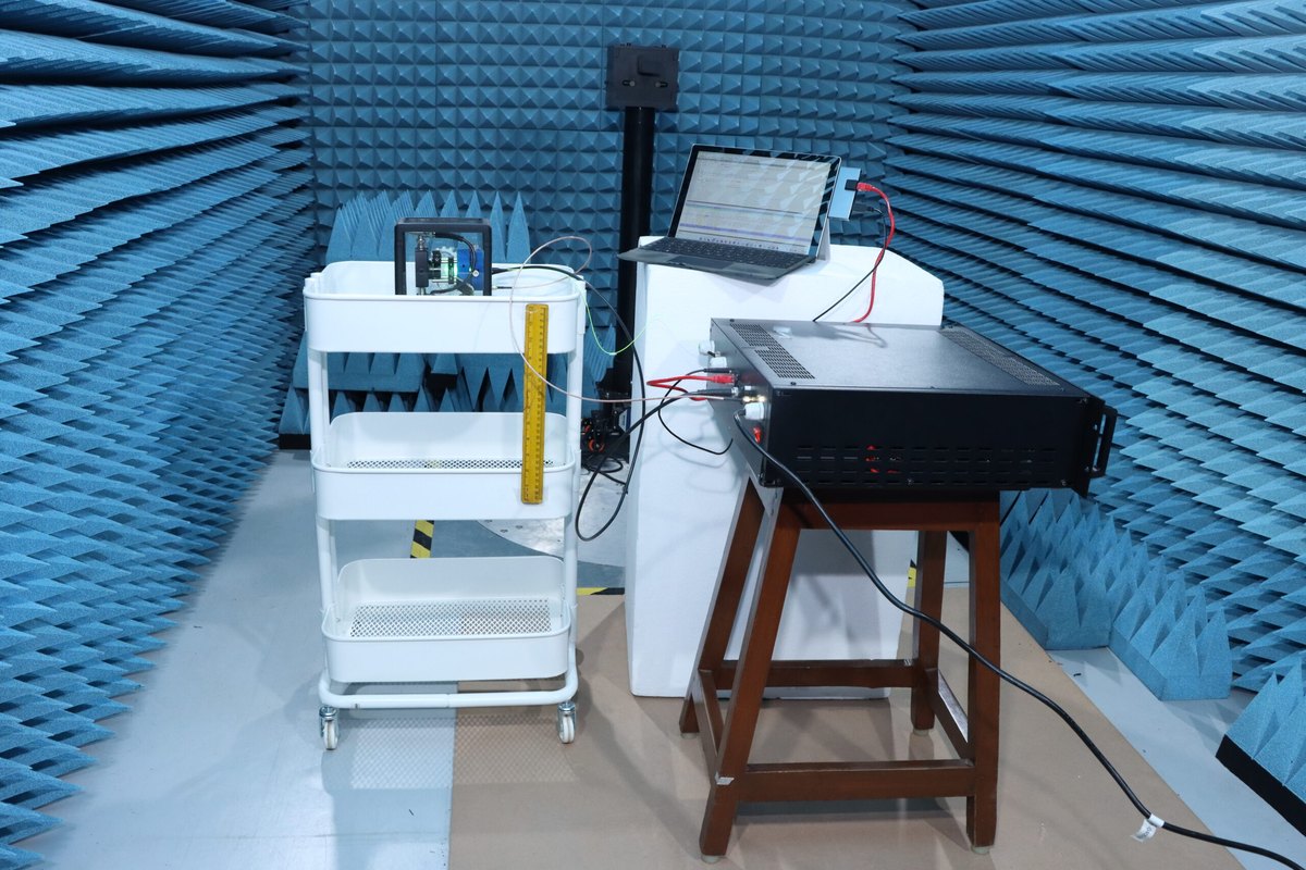 Instrumentation inside the chamber during a measurement
